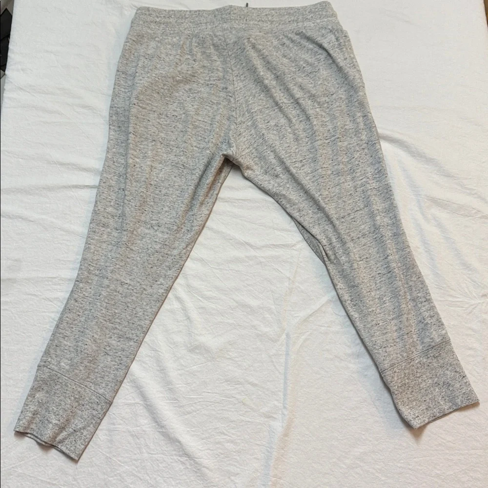 Nike Women’s Gray Sweatpants‎ with Front Pockets Size Medium
